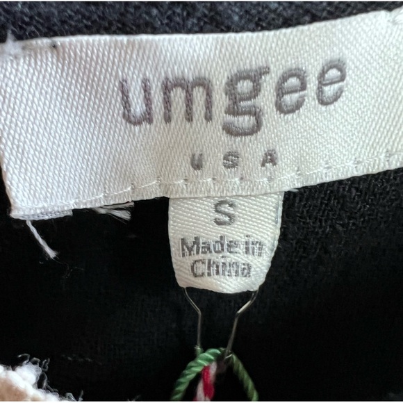 Umgee Black and Cream Floral Top - Picture 2 of 3